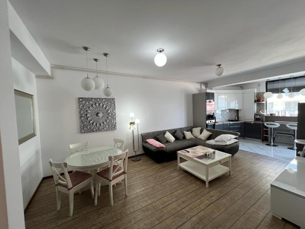 Lavand Eighteen 3 Năvodari Екстериор снимка